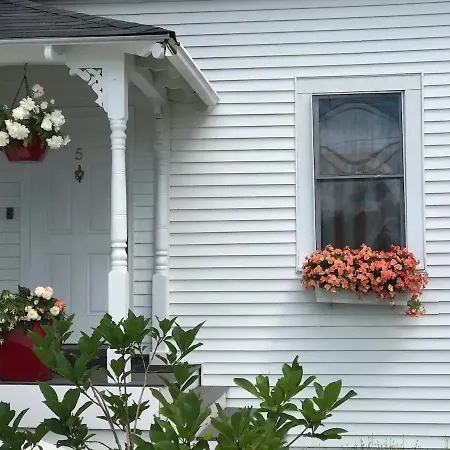 Falls Farmstead Large Garden Apartment With Patio - #5